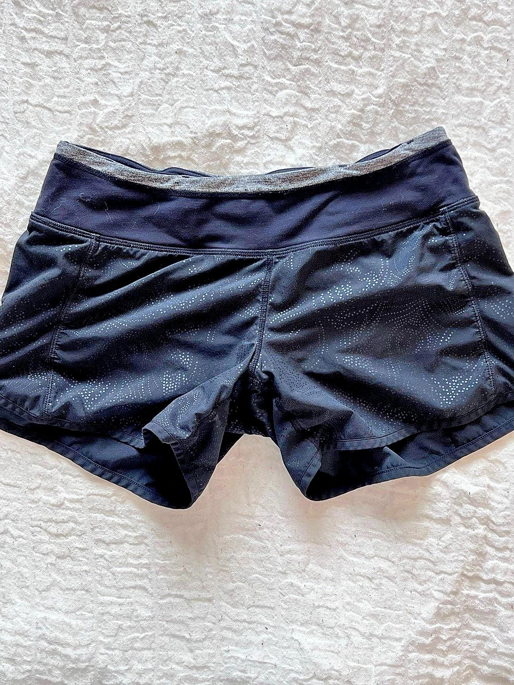 lululemon Athletic Shorts in Black Size 4